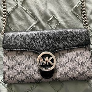 Michael Kors - Vanna Crossbody Bag Black Signature Acorn Wallet